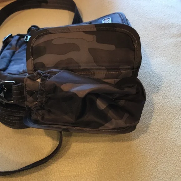 Lug can can green camo crossbody. - Picture 6 of 10